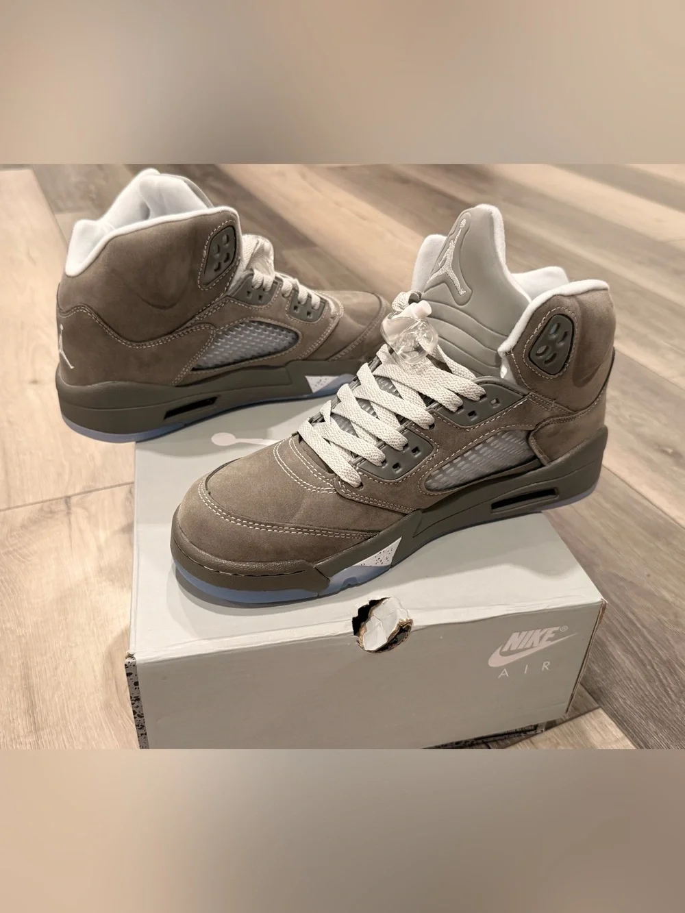 Air Jordan 5 retro Wolf Gray US Size 8.5 NEW